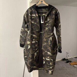 NWT Metamorphoza Puffer Long Coat Womens Large Camo Color